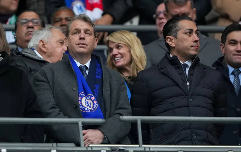 Co-propriet&aacute;rios do Chelsea acompanham a jogo da equipe em Stamford Bridge