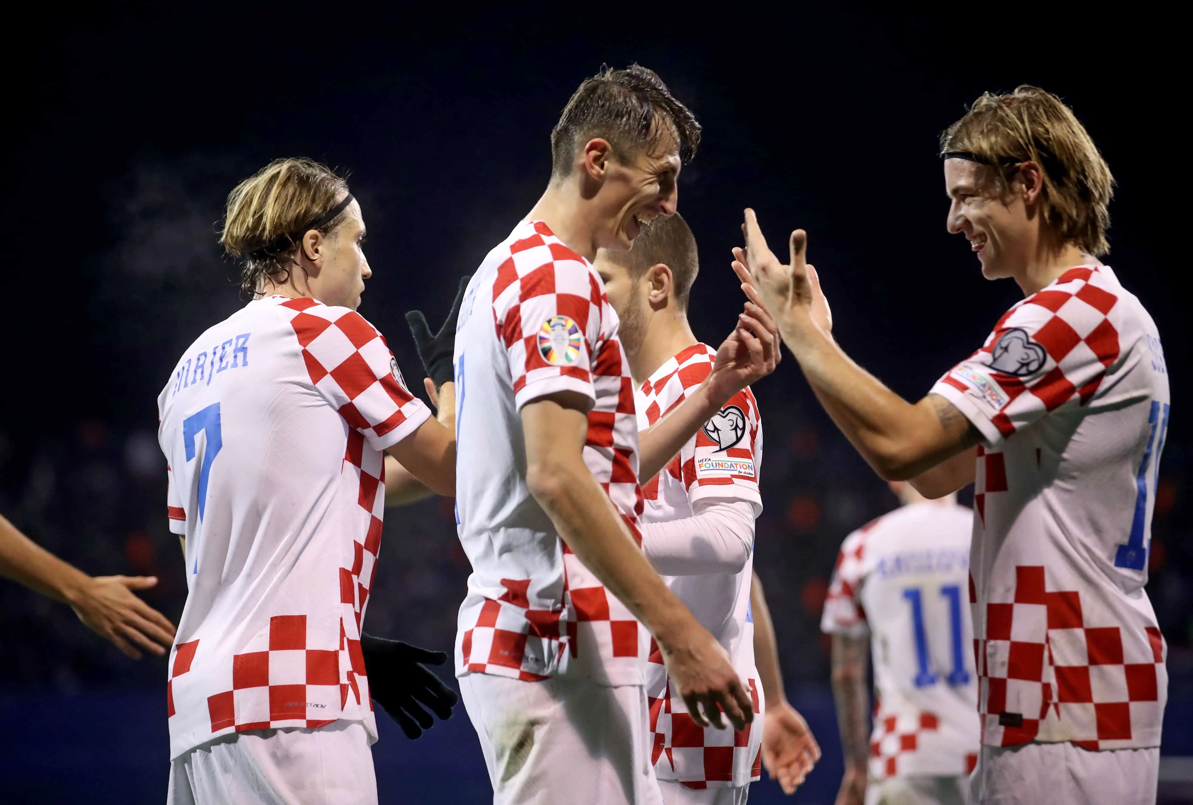 Aos trancos e barrancos, Cro&aacute;cia garante vaga na Eurocopa ao bater a Arm&ecirc;nia