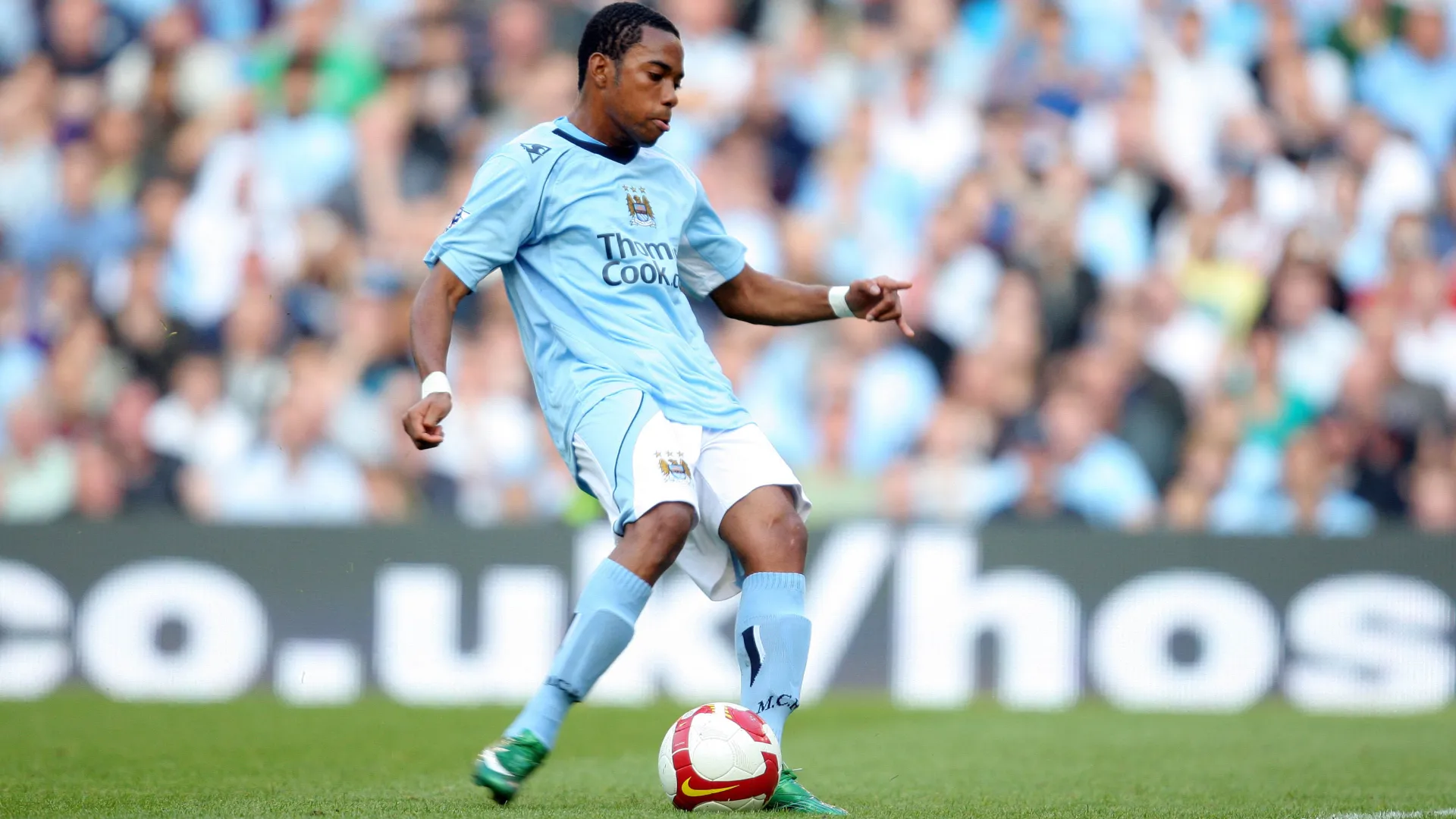 Robinho, atacante do Manchester City, durante a partida contra o Chelsea pela quarta rodada da Premier League, em 13 de setembro de 2008.