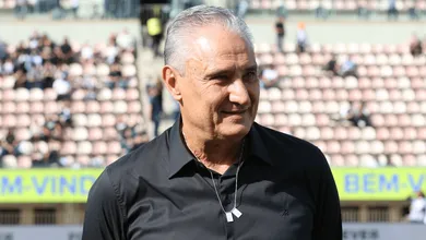 Leve, Tite se derrete &agrave; torcida do Corinthians e mostra faces do passado e presente
