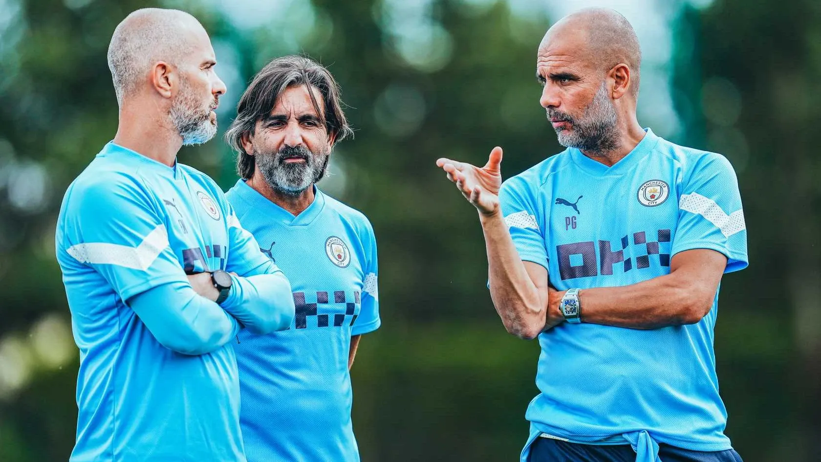 Enzo Maresca e Pep Guardiola trabalharam juntos no Manchester City (Foto: Manchester City/Arquivo)