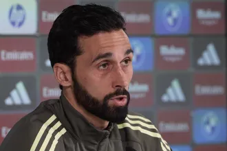 &lsquo;A derrota &eacute; minha, eu que tomo as decis&otilde;es&rsquo;: Arbeloa assume culpa por trope&ccedil;o do Real Madrid