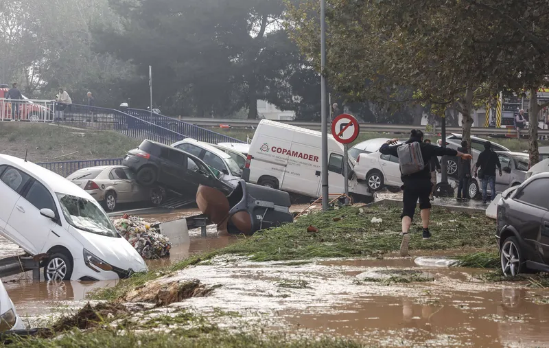 La Liga deve adiar jogo entre Valencia e Real Madrid, por conta da destrui&ccedil;&atilde;o causada por tempestade DANA