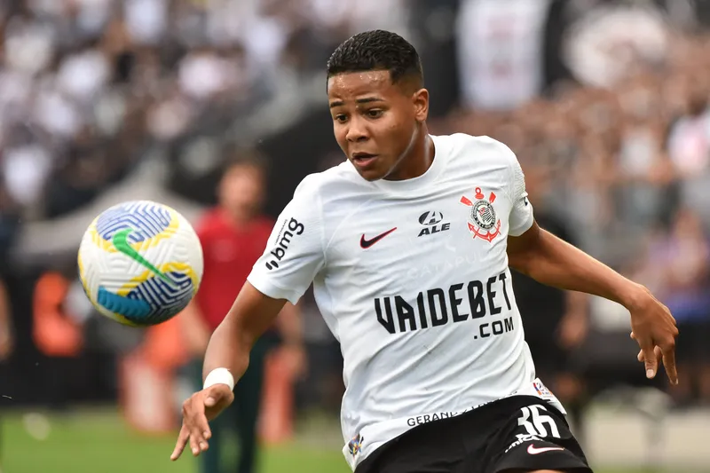 Wesley em a&ccedil;&atilde;o pelo Corinthians
