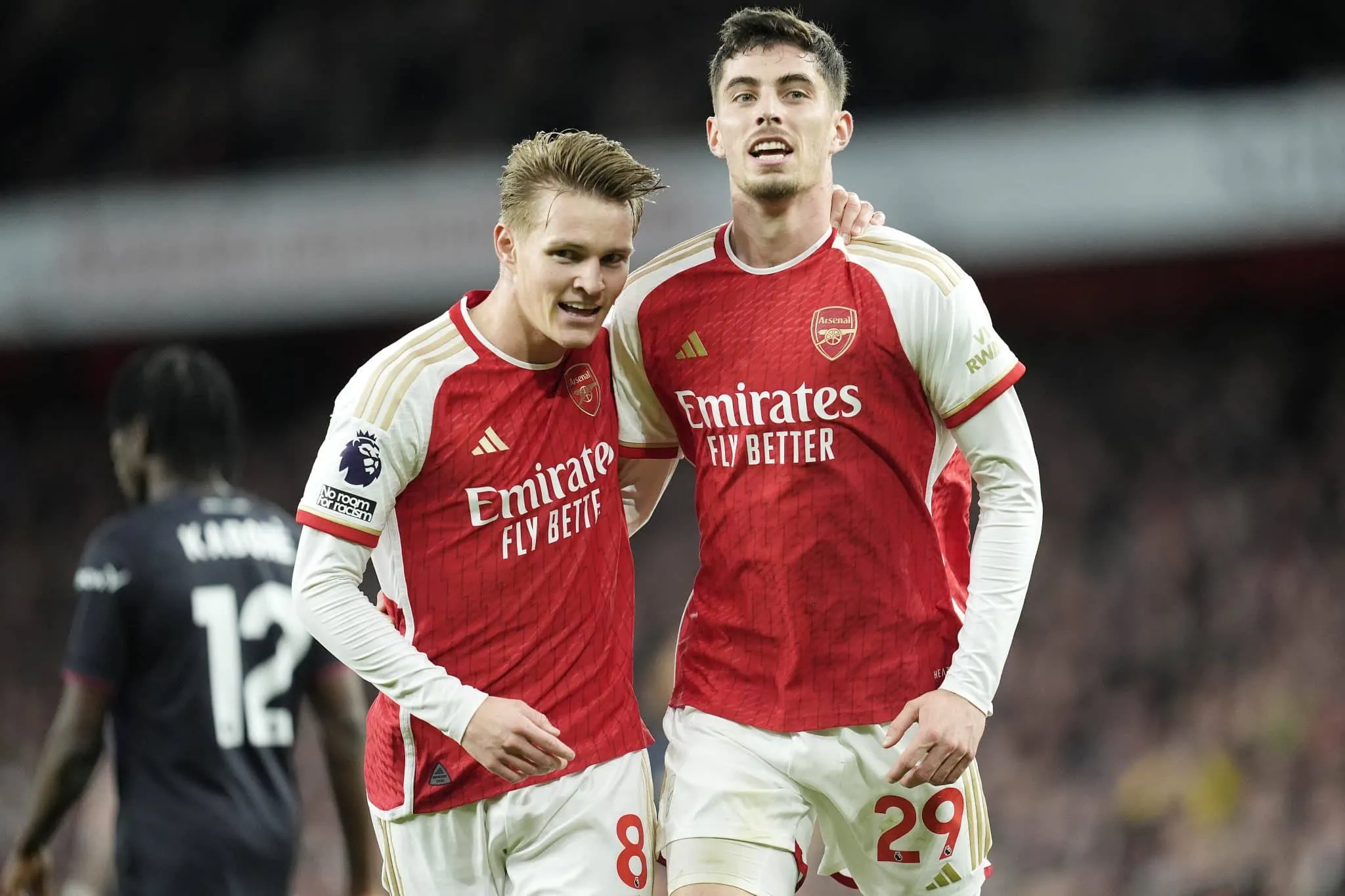 Sem sofrer, Arsenal vence Luton Town e prova que t&iacute;tulo da Premier League &eacute; poss&iacute;vel