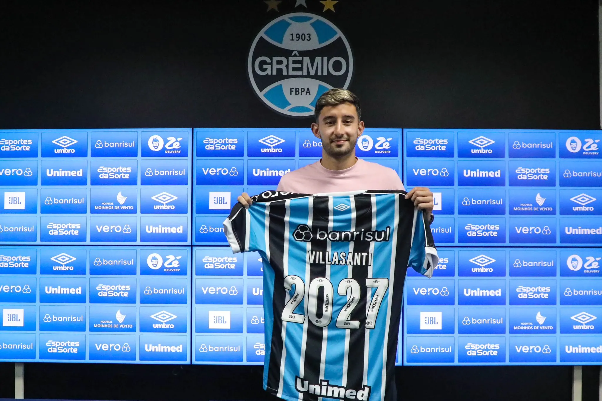 Depois de idas e vindas, o Gr&ecirc;mio anuncia a renova&ccedil;&atilde;o com Villasanti