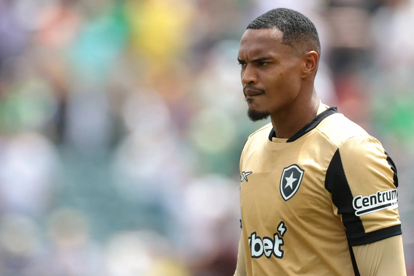 O goleiro John, do Botafogo, est&aacute; a caminho do Nottingham Forest