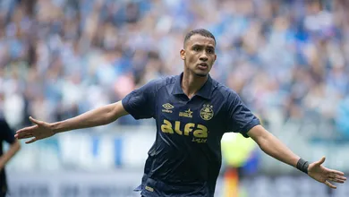 Juventude abre caminho para o Gr&ecirc;mio mais uma vez em triunfo consistente contra o Vit&oacute;ria