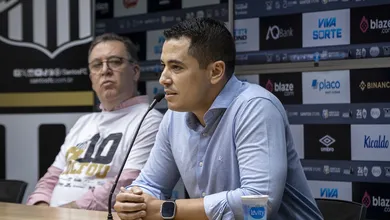 Ex-funcion&aacute;rios do Santos esperam pagamento de multa e premia&ccedil;&atilde;o h&aacute; mais de um m&ecirc;s
