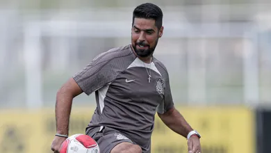 Concentra&ccedil;&atilde;o total: Ant&oacute;nio Oliveira tenta criar clima leve no Corinthians