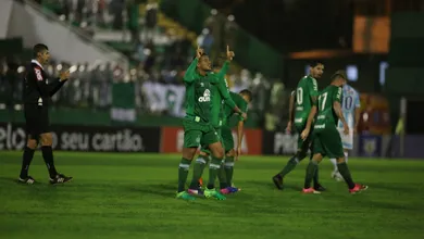E apenas seis meses depois da trag&eacute;dia, Chape lidera Brasileiro pela primeira vez na hist&oacute;ria