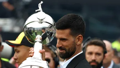 Djokovic n&atilde;o &eacute; &iacute;dolo do Botafogo, mas j&aacute; fez gol no Est&aacute;dio Nilton Santos