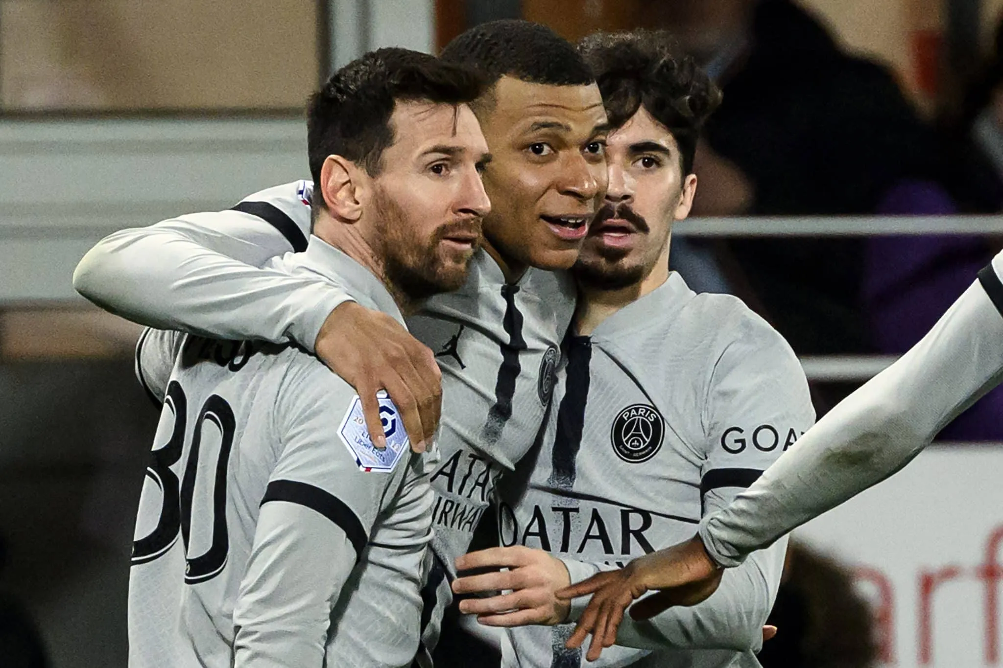O PSG se arrastou em campo, mas ainda conseguiu um gol no finalzinho para derrotar o Brest