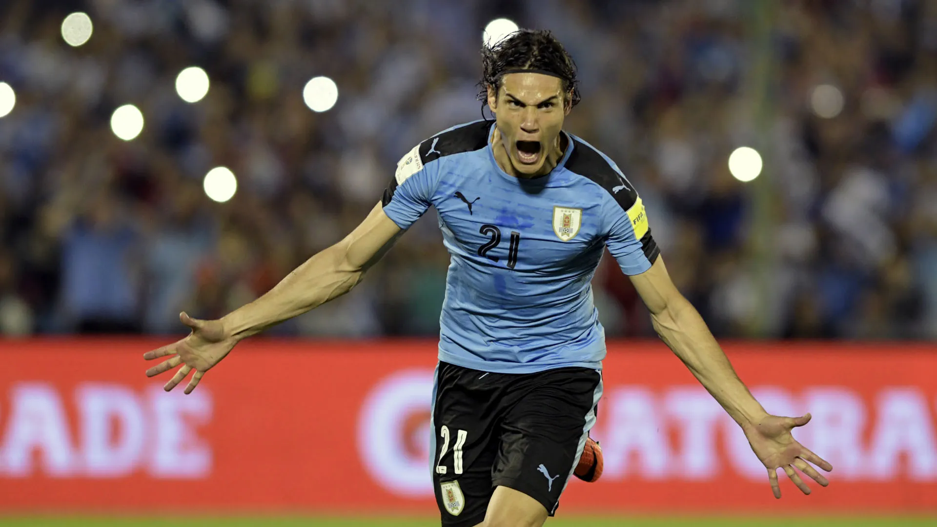 Cavani revela inspira&ccedil;&atilde;o: &ldquo;Eu sempre tento copiar Batistuta&rdquo;