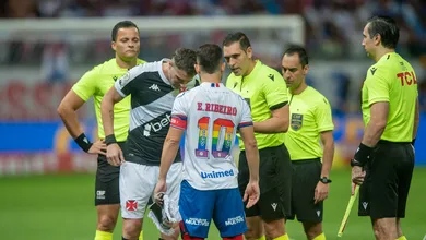 Como se n&atilde;o bastasse a p&eacute;ssima fase, o Vasco ainda foi prejudicado pela arbitragem