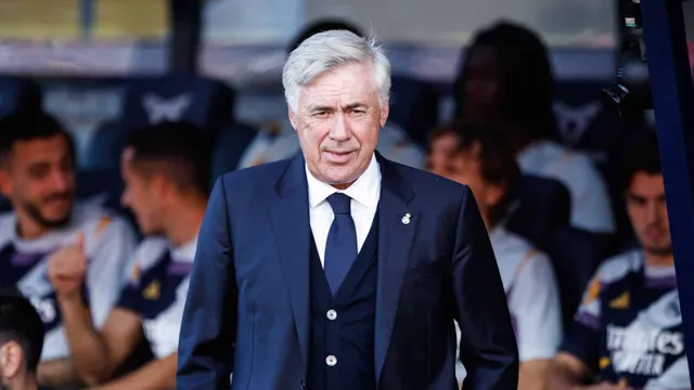 Ancelotti: &lsquo;Concordo com Mourinho, s&oacute; um louco gostaria de sair do Real Madrid&rsquo;