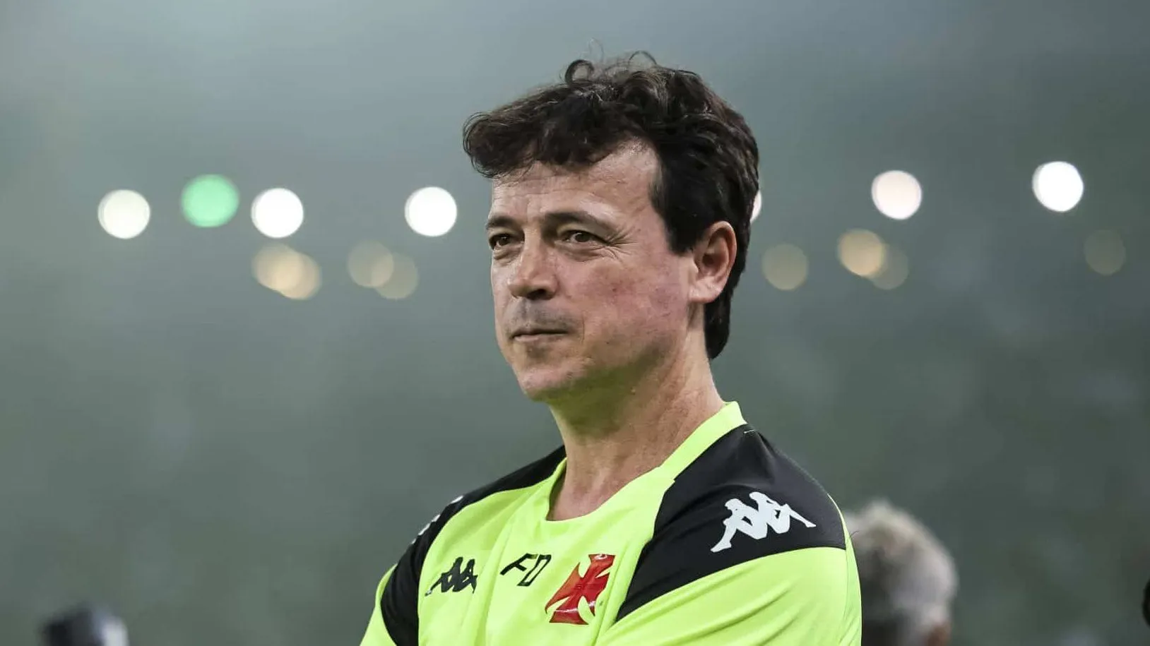 Vasco avan&ccedil;a por renova&ccedil;&atilde;o de joia e tenta refor&ccedil;os em duas posi&ccedil;&otilde;es carentes