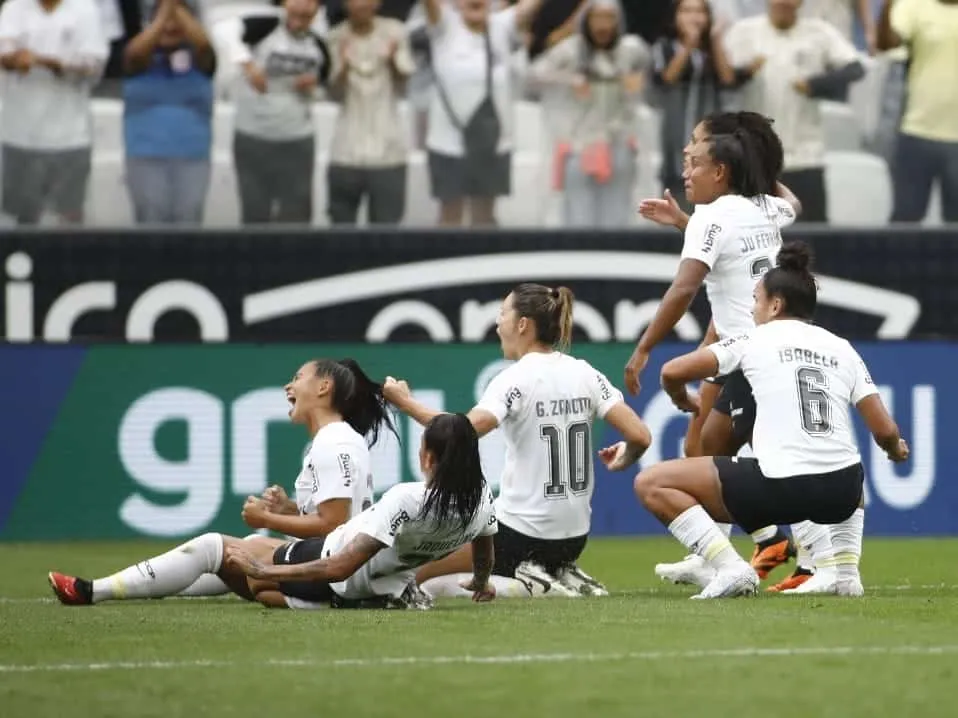 Com Neo Qu&iacute;mica Arena quase vazia, Corinthians domina a Ferrovi&aacute;ria e fica a um passo do tri da Supercopa Feminina