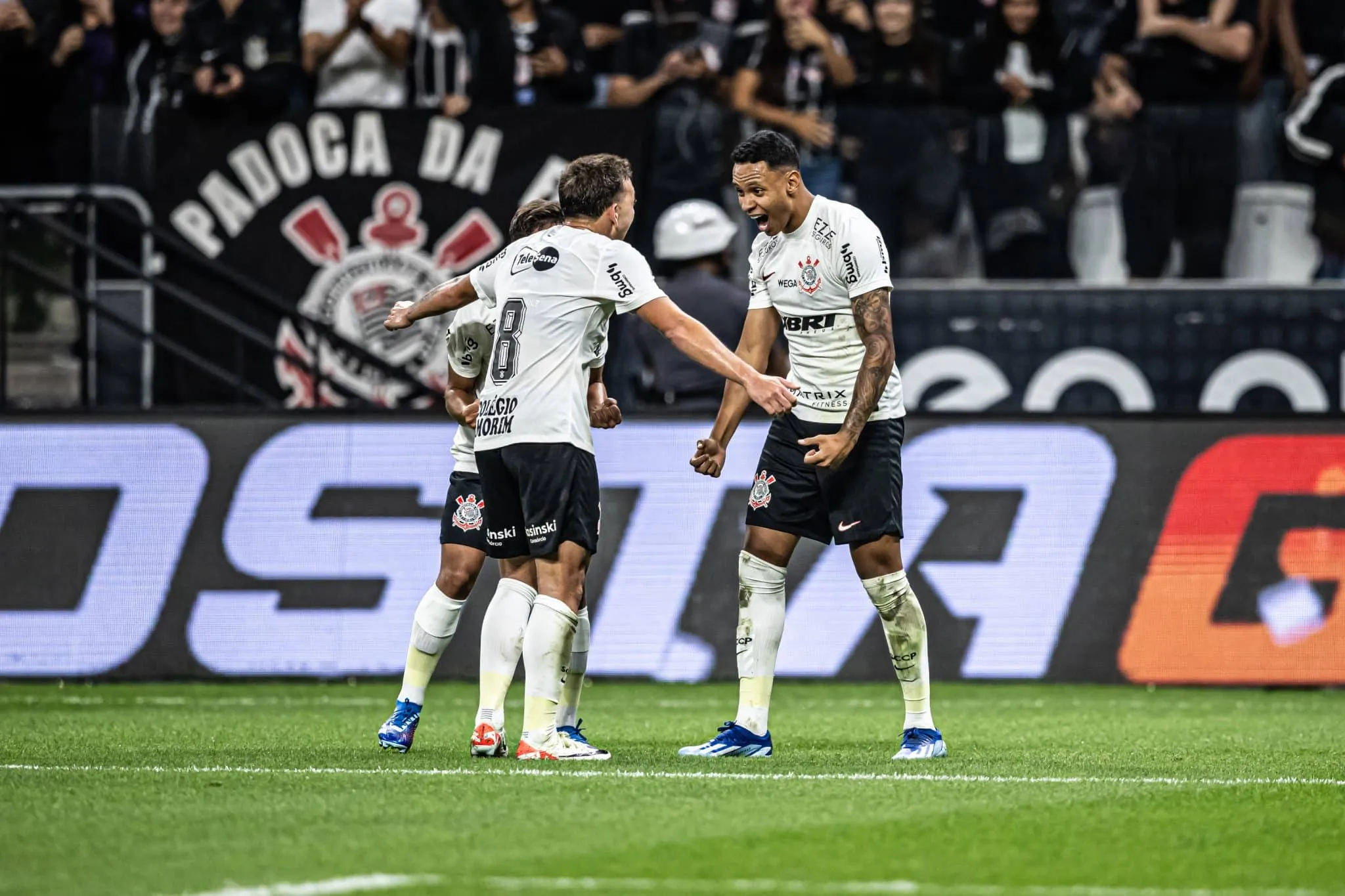 Arthur Sousa d&aacute; show na Arena e Corinthians bate Novorizontino para (finalmente) voltar &agrave; final da Copinha