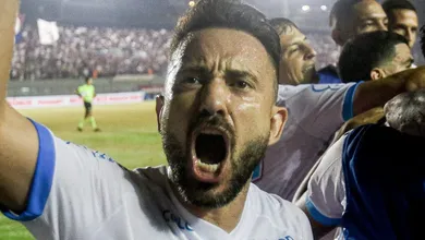 Sinceridade de Rog&eacute;rio Ceni sobre Everton Ribeiro liga alerta no vesti&aacute;rio do Bahia mesmo ap&oacute;s vaga na Copa do Brasil