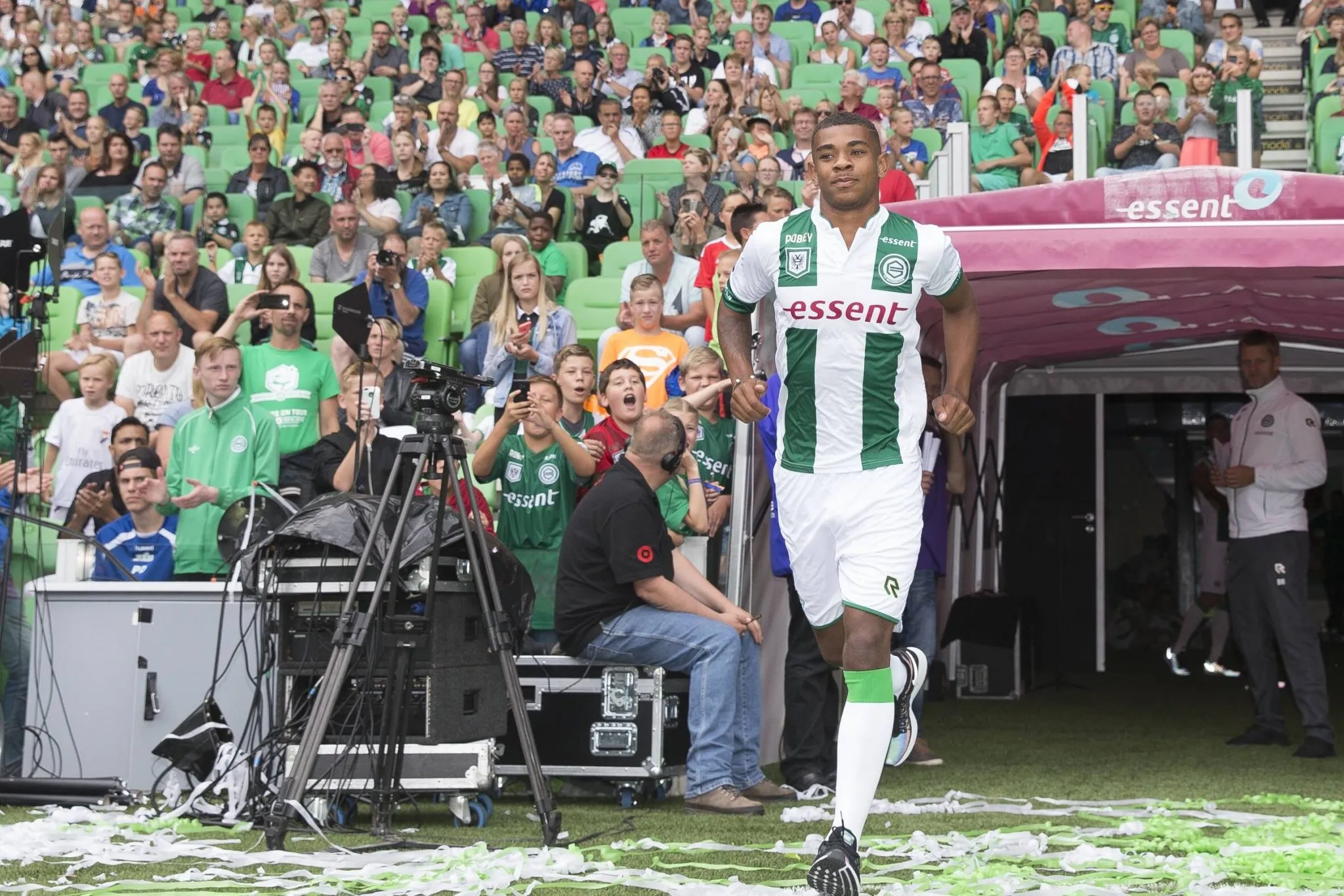 Juninho Bacuna seguiu os passos do irm&atilde;o e defendeu o FC Groningen (Foto: IMAGO / ANP)