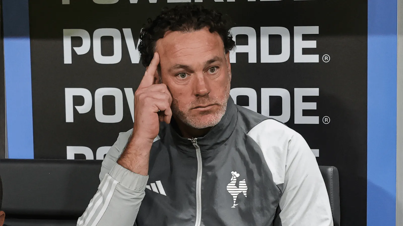 Milito responde se vai usar a base diante de tantos desfalques no Atl&eacute;tico-MG