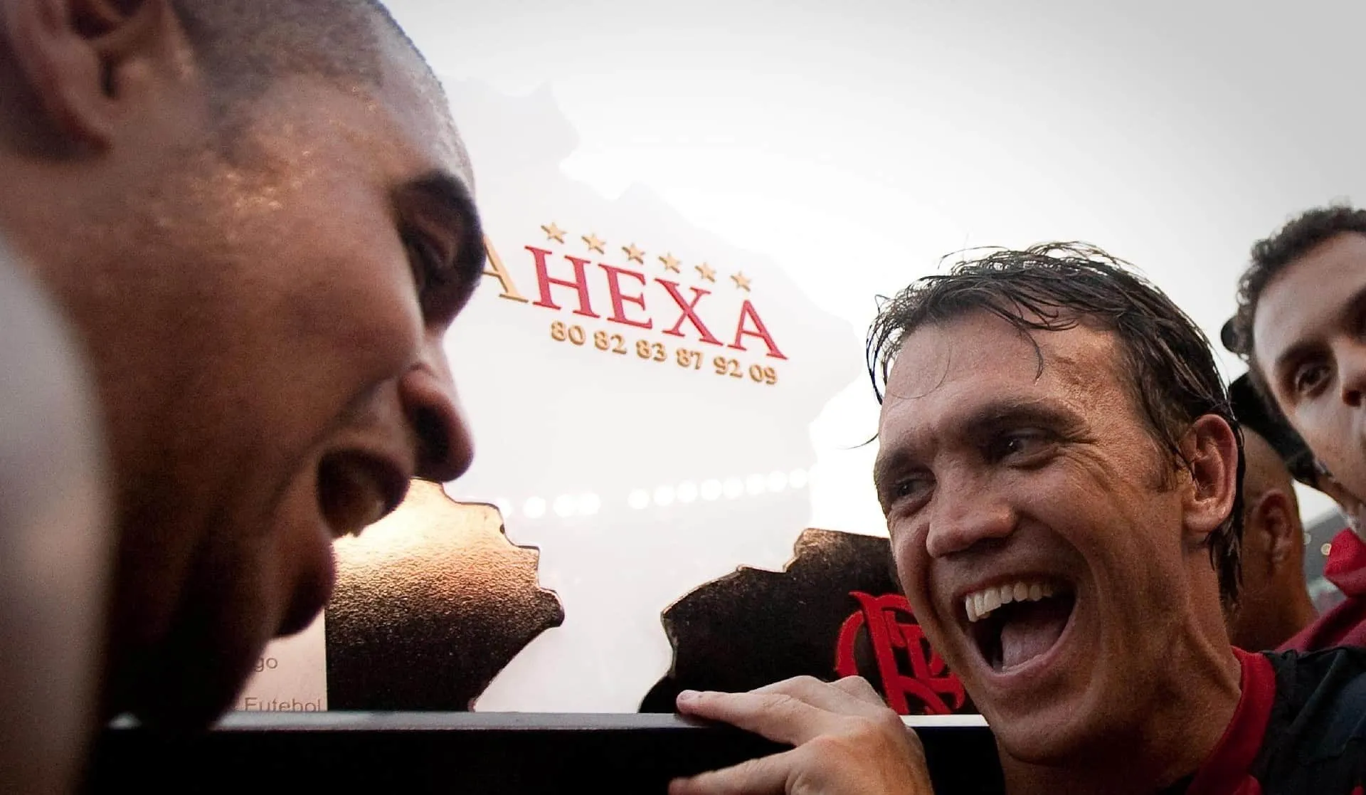 Adriano, Petkovic e os 10 anos da emocionante arrancada que levou o Flamengo de volta ao topo do Brasil