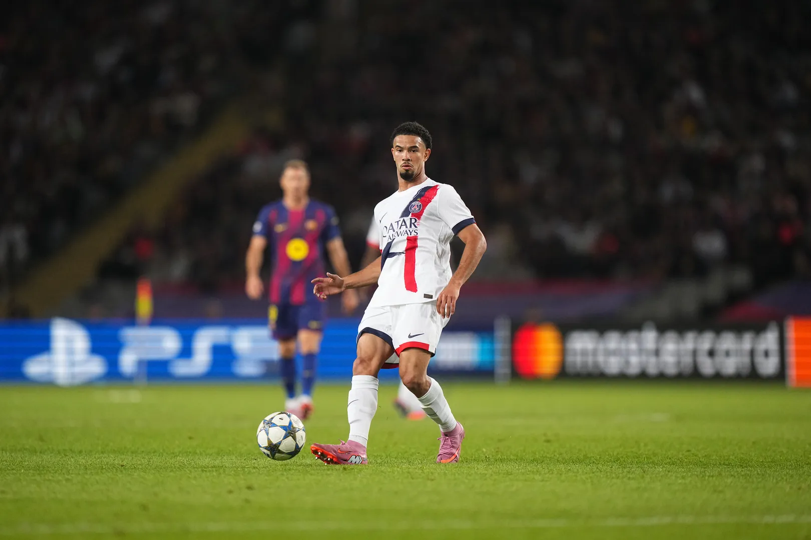 Zaire-Emery em a&ccedil;&atilde;o pelo PSG