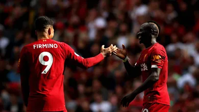 Em um Liverpool irresist&iacute;vel, os gols s&atilde;o de Man&eacute; e Salah, mas o brilho &eacute; cada vez mais de Firmino