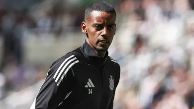 &lsquo;Ningu&eacute;m pode agir de forma inadequada e treinar com o grupo normalmente&rsquo;: A pol&ecirc;mica de Isak no Newcastle