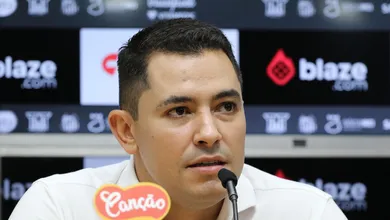 &Agrave; procura de um t&eacute;cnico, CEO do Santos manda v&aacute;rios recados para dentro do clube