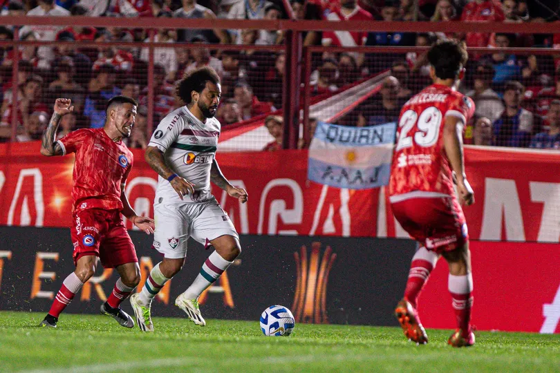 Marcelo foi expulso contra o Argentinos Juniors, na Libertadores