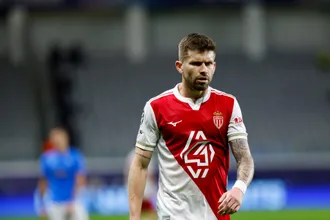 Premier League faz consulta por lateral da Sele&ccedil;&atilde;o, mas sonho da Copa esfria investida