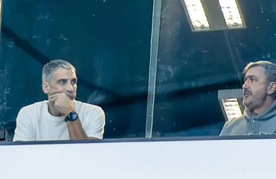 Sob olhares de Vojvoda, Santos mostra que sua pobreza t&eacute;cnica exige mais do que novo treinador