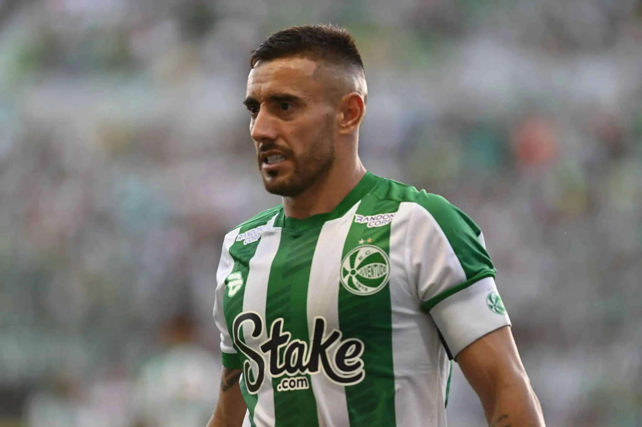 Sobrevivente, Ruschel pode entrar ainda mais para a hist&oacute;ria do clube que o revelou