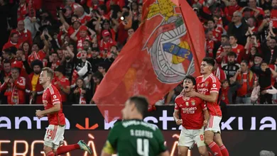 Um cl&aacute;ssico para a hist&oacute;ria: Benfica arranca uma alucinante virada nos acr&eacute;scimos sobre o Sporting