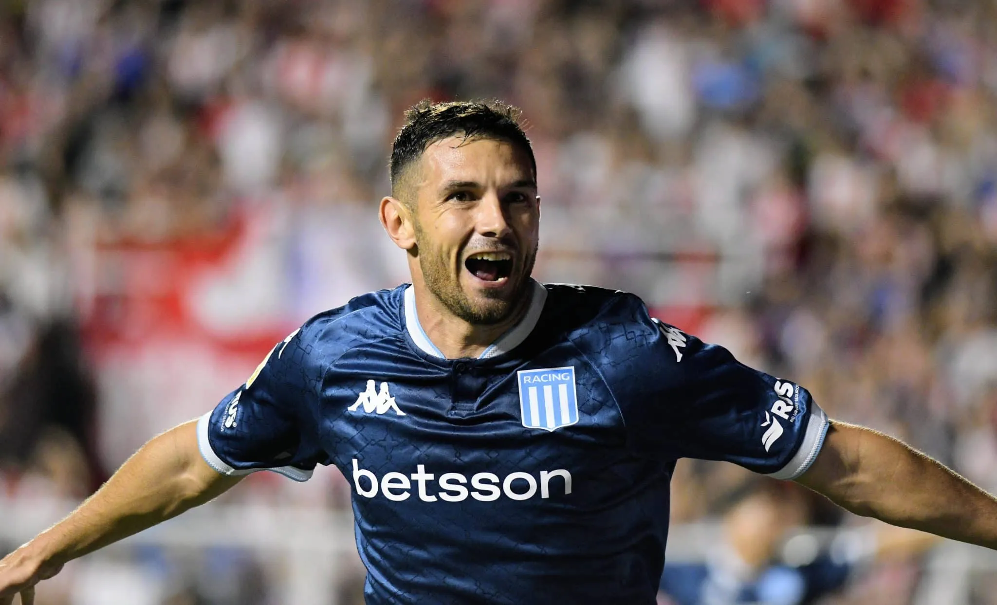 &lsquo;Cl&aacute;usula maluca&rsquo;: Por que acordo do Racing com artilheiro chamou a aten&ccedil;&atilde;o da Europa
