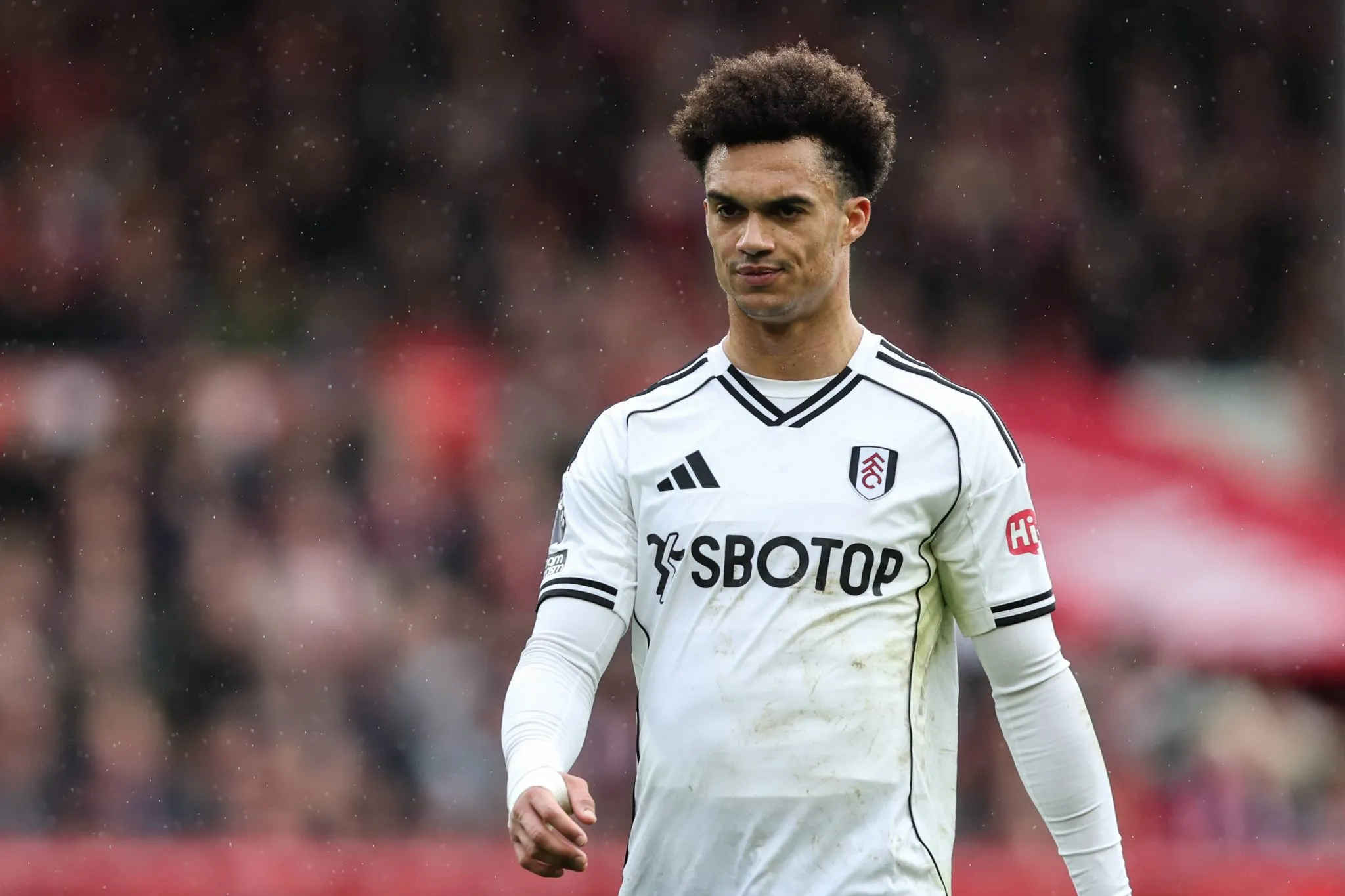 Antonee Robinson em a&ccedil;&atilde;o pelo Fulham 