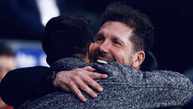 Foi emocionante a rea&ccedil;&atilde;o de Simeone ao perceber que seu filho Gio estava presente para o jogo hist&oacute;rico no Metropolitano