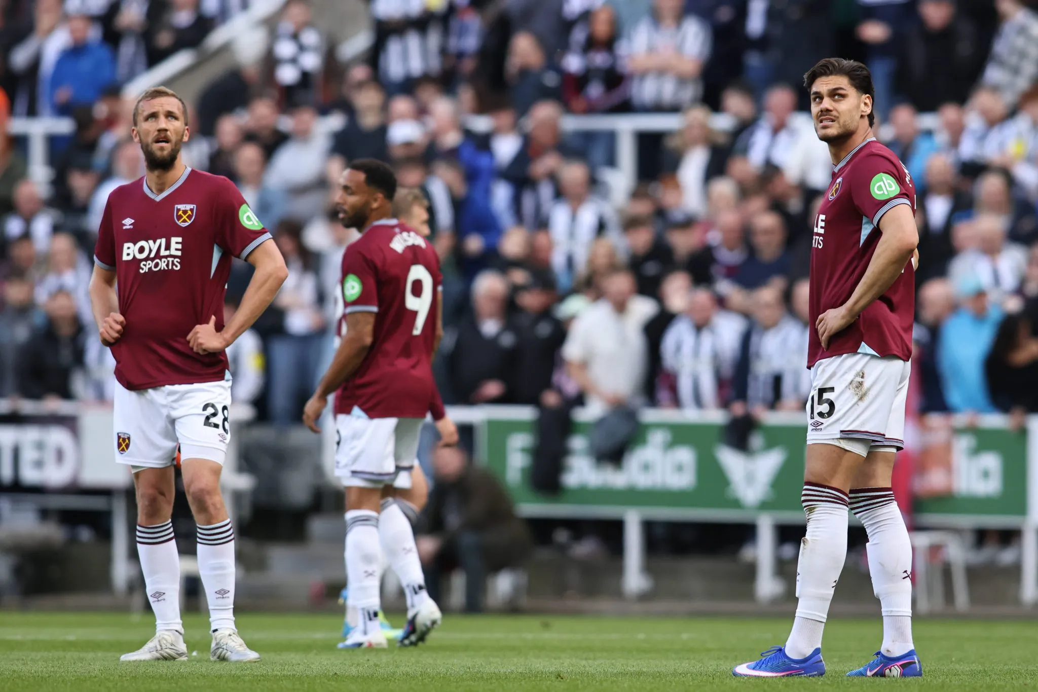 Jogadores do West Ham lamentam derrota para o Newcastle. Foto: IMAGO/NurPhoto