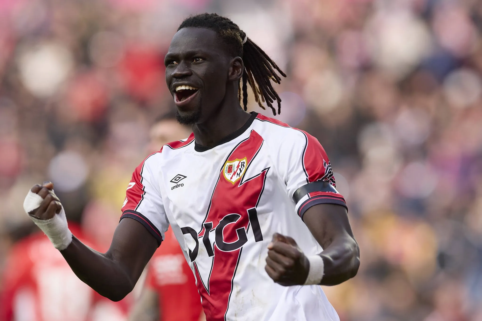 Pathe Ciss celebra gol pelo Rayo Vallecano 