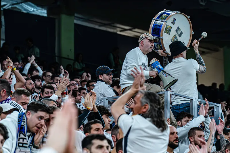 Ultras do Real Madrid presentes no Bernab&eacute;u