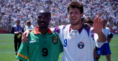 [Os 25 anos da Copa de 94] Enquanto o Brasil era vaiado, Salenko e Milla entravam para a hist&oacute;ria dos Mundiais
