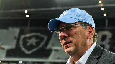 Dono do Botafogo, Textor &eacute; suspenso por 45 dias e multado em R$ 100 mil pelo STJD