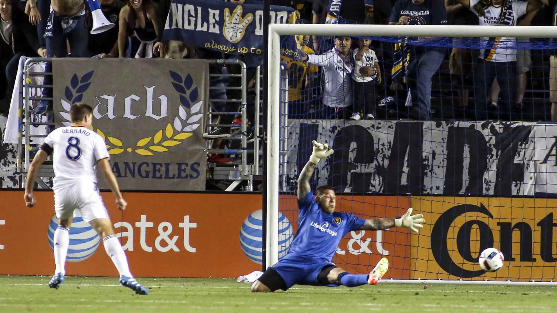 LA Galaxy goleou na MLS com direito a gola&ccedil;os de Gerrard e Giovani dos Santos