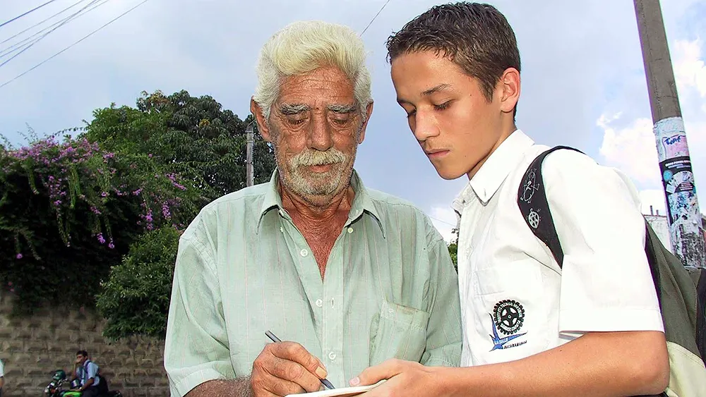 Victor Pignarelli d&aacute; aut&oacute;grafo a f&atilde;