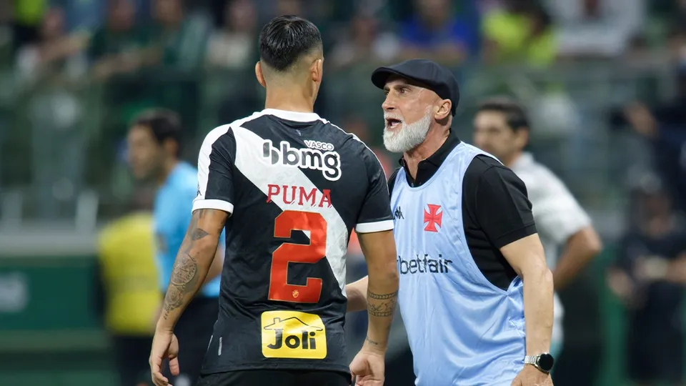 &Aacute;lvaro deixa o comando do Vasco com 3 derrotas e 1 empate. Foto: Icon Sport