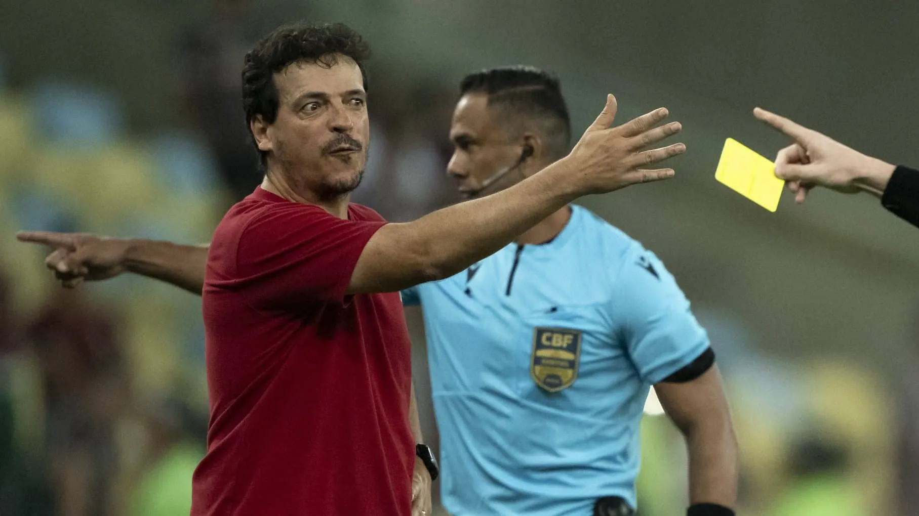 Diniz defende Felipe Melo ap&oacute;s agress&atilde;o: &lsquo;Tenta defender o Fluminense&rsquo;