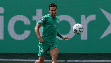 O retorno de Veiga: Mesmo em mau ano, meia ainda lidera estat&iacute;stica do Palmeiras