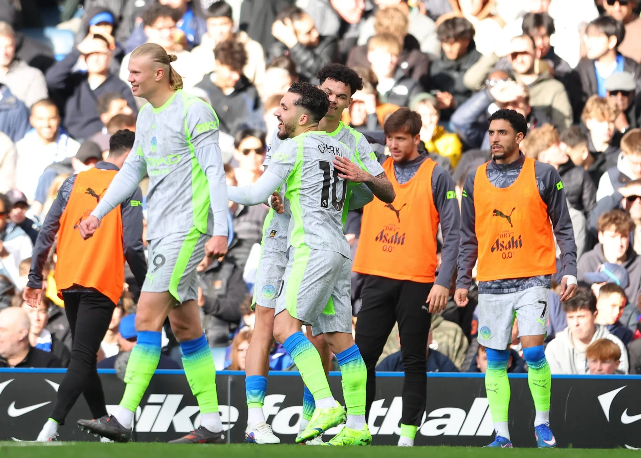 Jogadores do Manchester City celebram vit&oacute;ria sobre o Chelsea